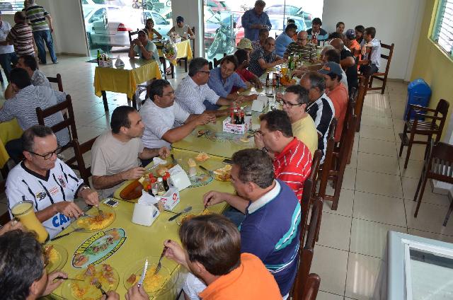 Muita gente acompanhou o café-almoo junto com a equipe do Jornal de Verdade