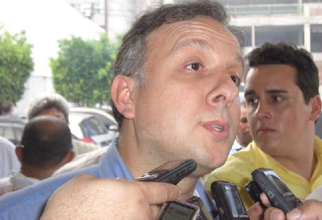 O deputado federal e ex-Ministro das Cidades Aguinaldo Ribeiro (PP-PB) garante que nunca teve contato com o ex-diretor da Petrobras, Paulo Roberto Costa