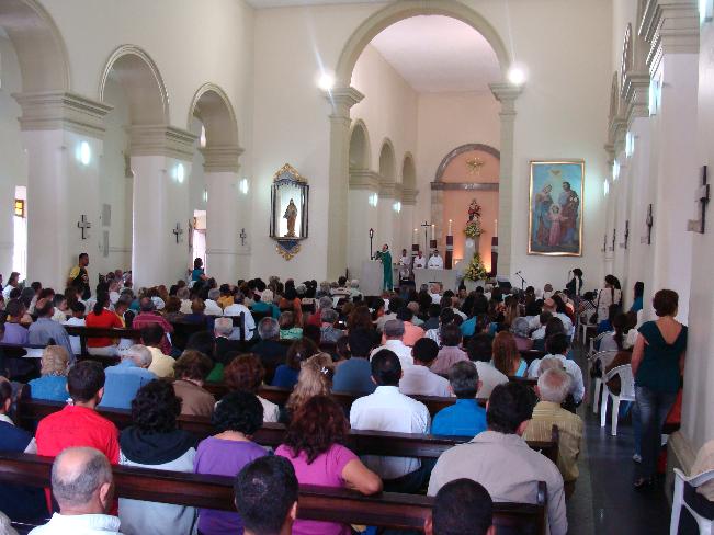 Fiéis lotaram a Catedral Diocesana de Nossa Senhora da Conceio, em Campina Grande, na celebrao que antecedeu a abertura da Semana Santa