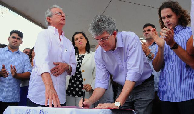 Ricardo Coutinho garantiu a construo da estrada ligando Catolé  sede de Boa Vista, na segunda etapa do programa Caminhos da Paraba