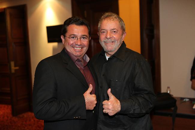 Senador Vital do Rgo ao lado do ex-presidente Lula, em So Paulo