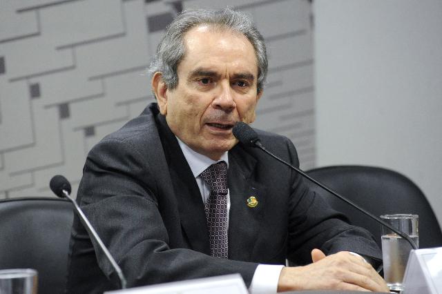 Para o senador Raimundo Lira (PMDB-PB), a pesquisa agropecuria tem papel fundamental na revoluo da agricultura tropical no Brasil