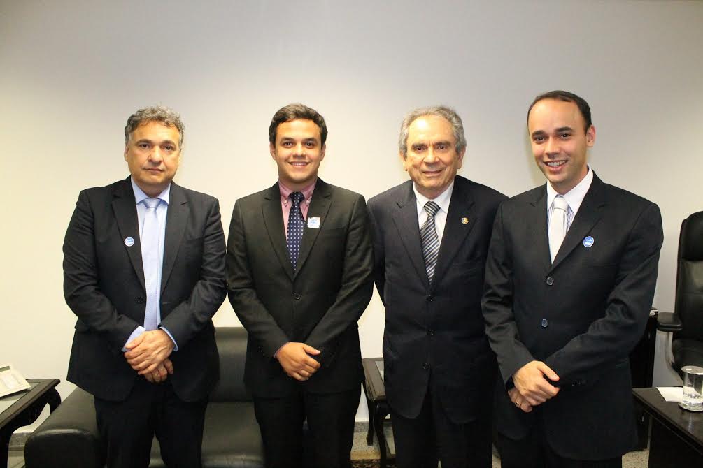 Senador Raimundo Lira (PMDB-PB) recebeu a comitiva em seu gabinete, em Braslia