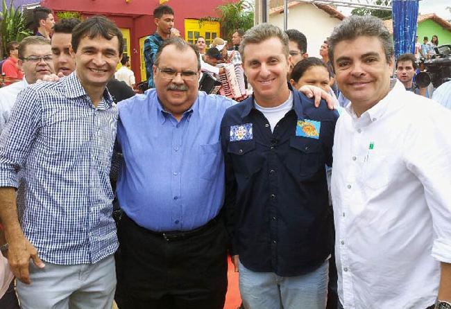 Romero Rodrigues, Rmulo Gouveia e Ronaldo Filho recepcionaram Luciano Huck em Campina