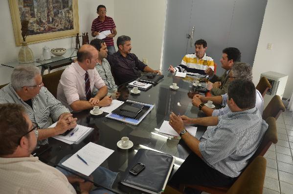 Prefeito de Campina Grande, Romero Rodrigues reuniu secretrios no Ipsem
