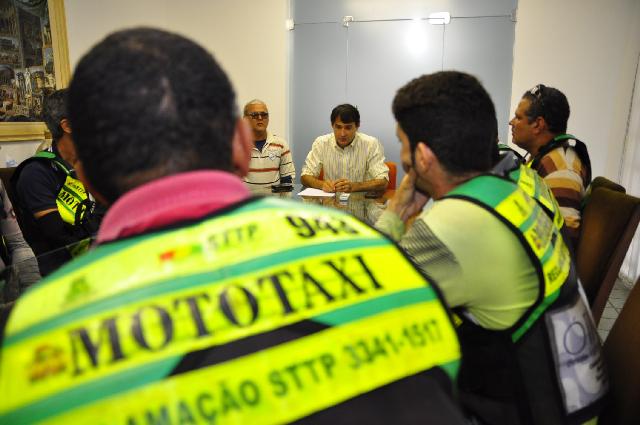 Romero Rodrigues, prefeito de Campina Grande, reunio com mototaxistas