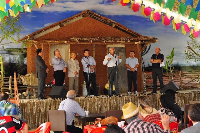 A abertura do Stio So Joo, um verdadeirto "museu ao ar livre, nas palavra de seu idealizador, joo Dantas, contou com a presena de autoridades