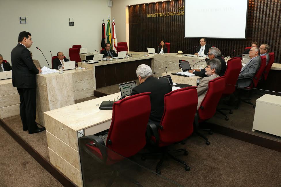 O procurador geral do Estado, Gilberto Carneiro, disse que a auditoria do TCE reconheceu que o Estado alcanou os ndices de educao e na rea da sade ficou constatado que foi atingido o percentual de 12,24%, acima do limite constitucional de 12%