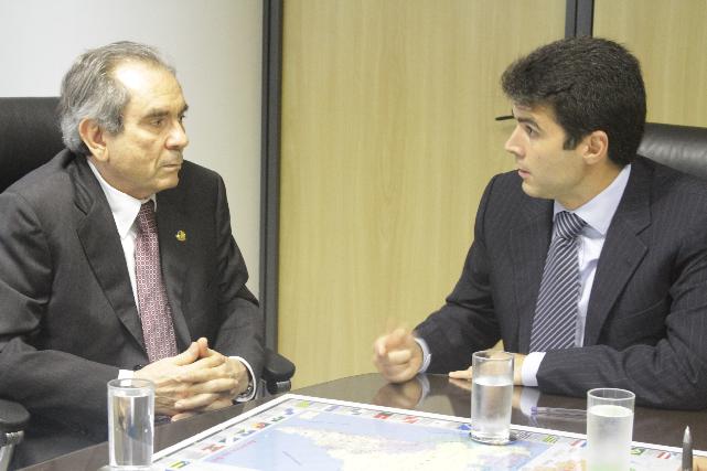 Durante o encontro com o Senador Raimundo Lira (PMDB-PB), o Ministro Helder Barbalho confirmou que far uma visita ao Porto, nos prximos 30 dias